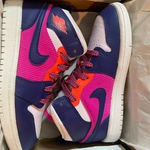 Selling some Jordan’s 1 kids.